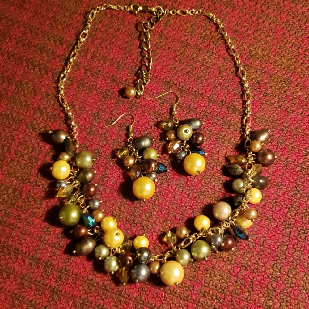 Necklace and earrings set